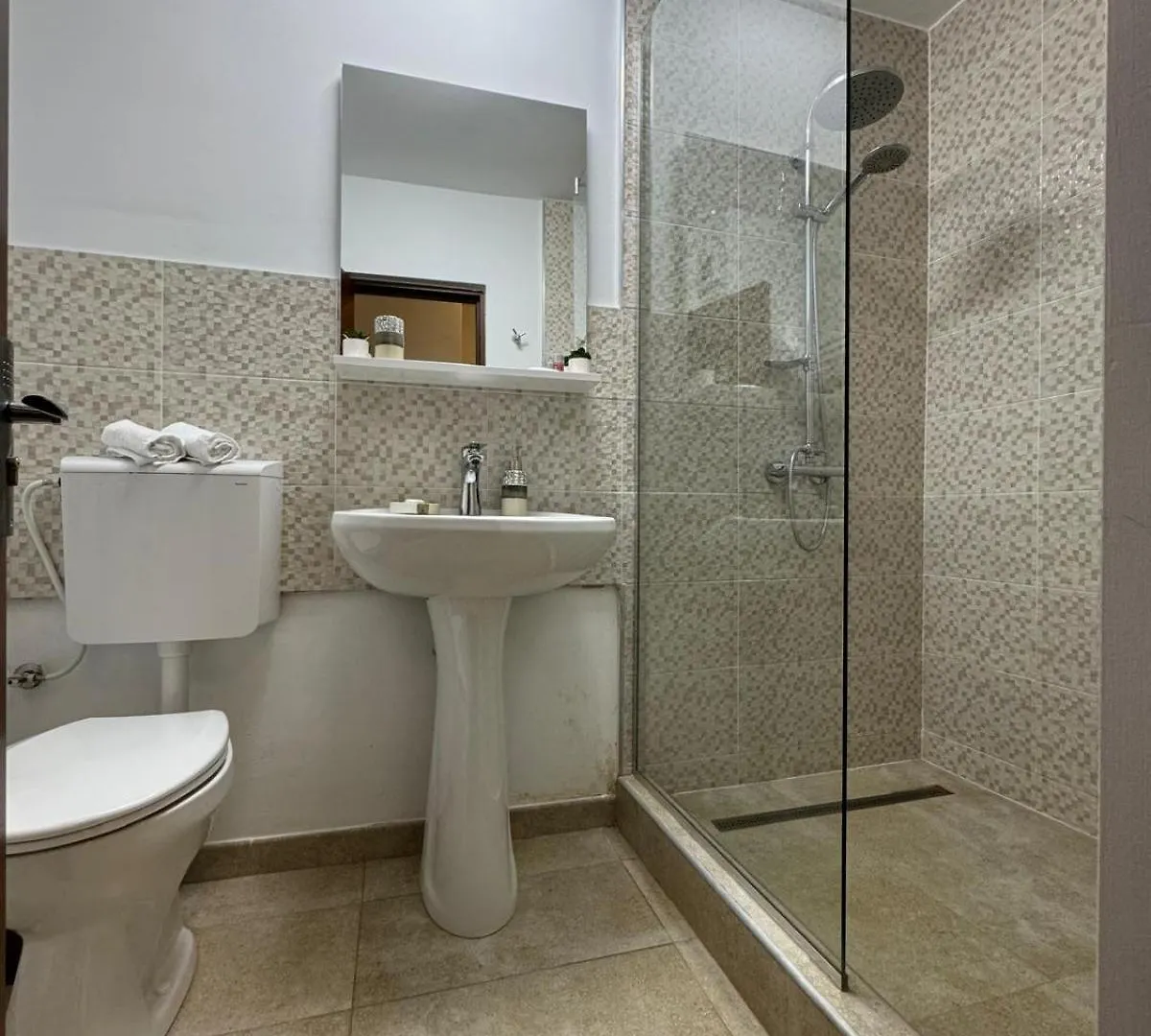 Sunrise Apartman Bukarest 0*,