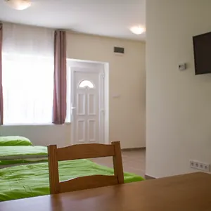 verificați disponibilitatea